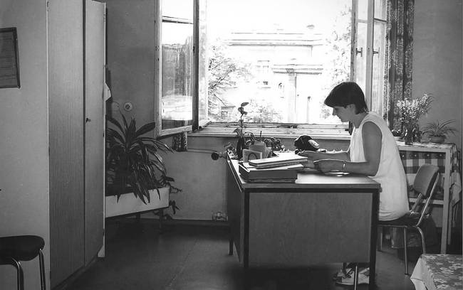 Schwarzweißfotografie: Universitäts-Frauenklinik, Sprechzimmer, um 1985